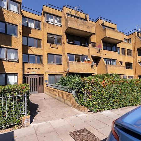 Luxury 3 Bedroom Flat With Balcony In Westbourne Park لندن المظهر الخارجي الصورة