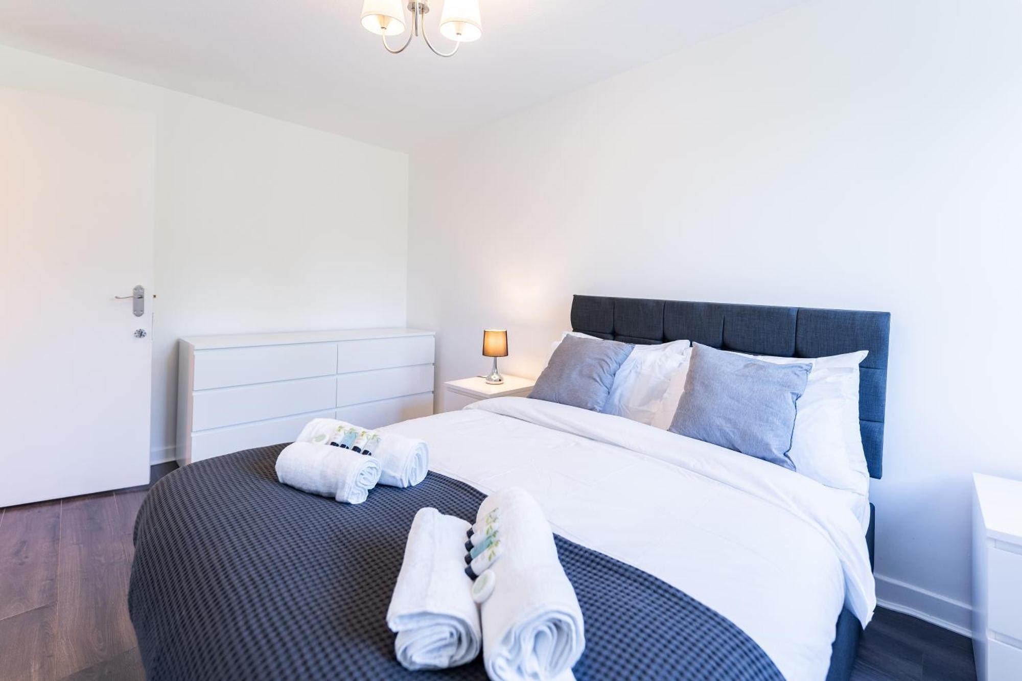 Luxury 3 Bedroom Flat With Balcony In Westbourne Park لندن المظهر الخارجي الصورة