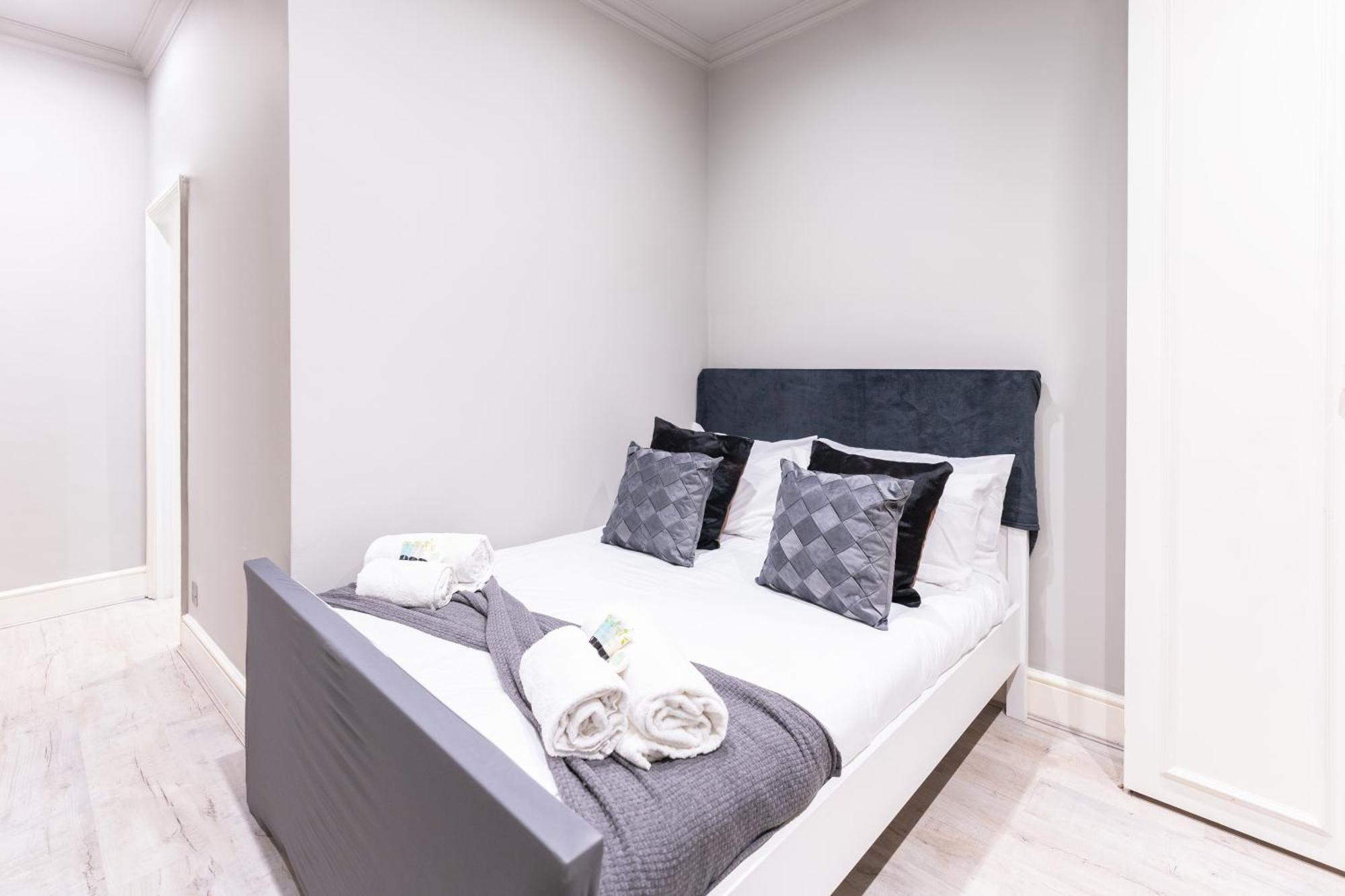 Luxury 3 Bedroom Flat With Balcony In Westbourne Park لندن المظهر الخارجي الصورة